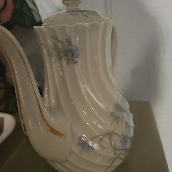 VINTAGE Haviland White Teapot with Blue Floral Design - Picture 9 of 16